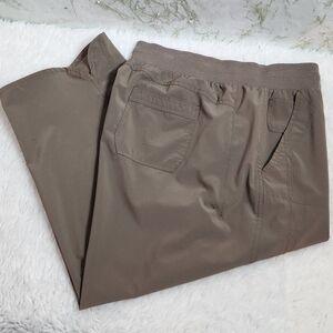 Liht Tan Polyester Capris